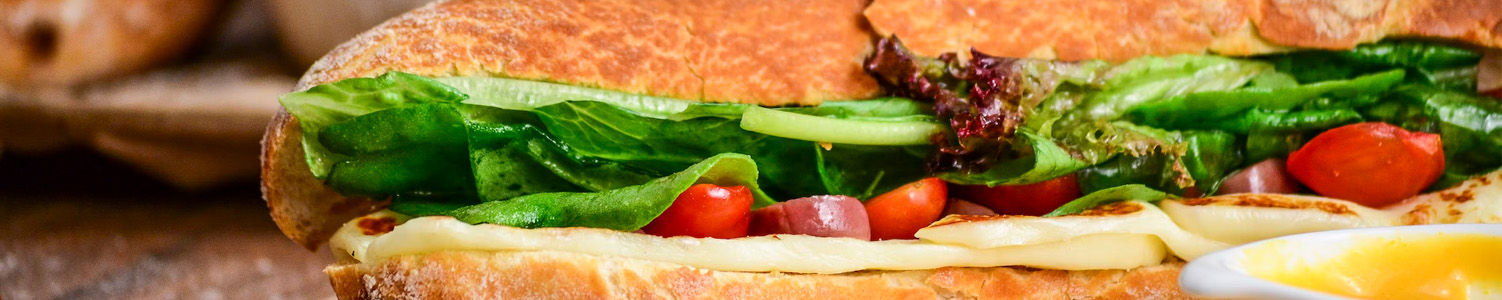 Luxe belegde broodjes met vleeswaren Luxe belegde broodjes met vleeswaren